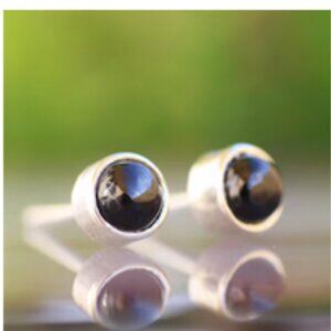 Black onyx gemstome sterling silver stud earrings